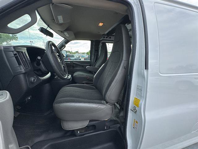 Used 2024 GMC Savana 2500 w/ Driver Convenience Package image 13