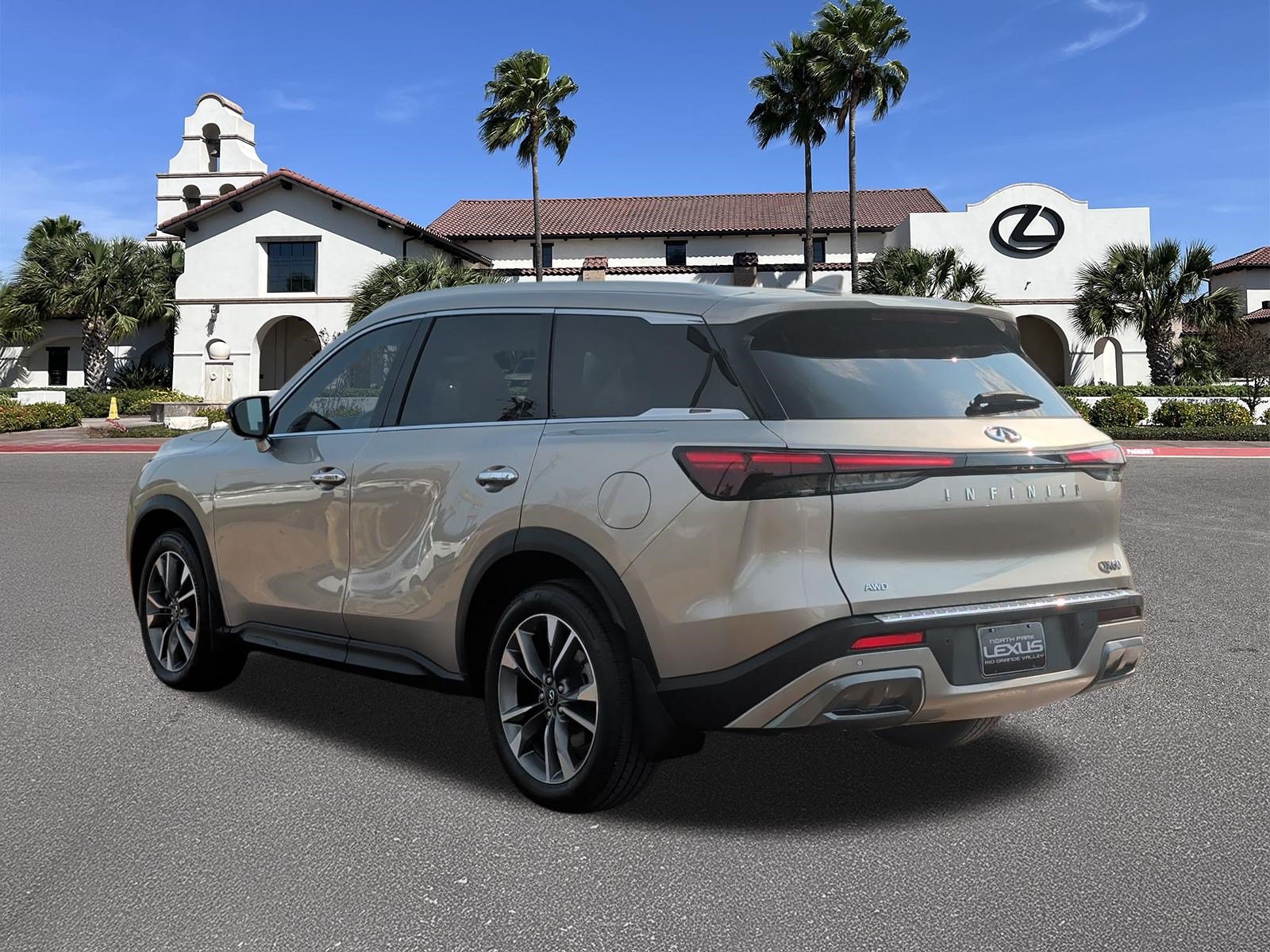 Used 2022 INFINITI QX60 Luxe w/ Cargo Package AWD/4WD image 4