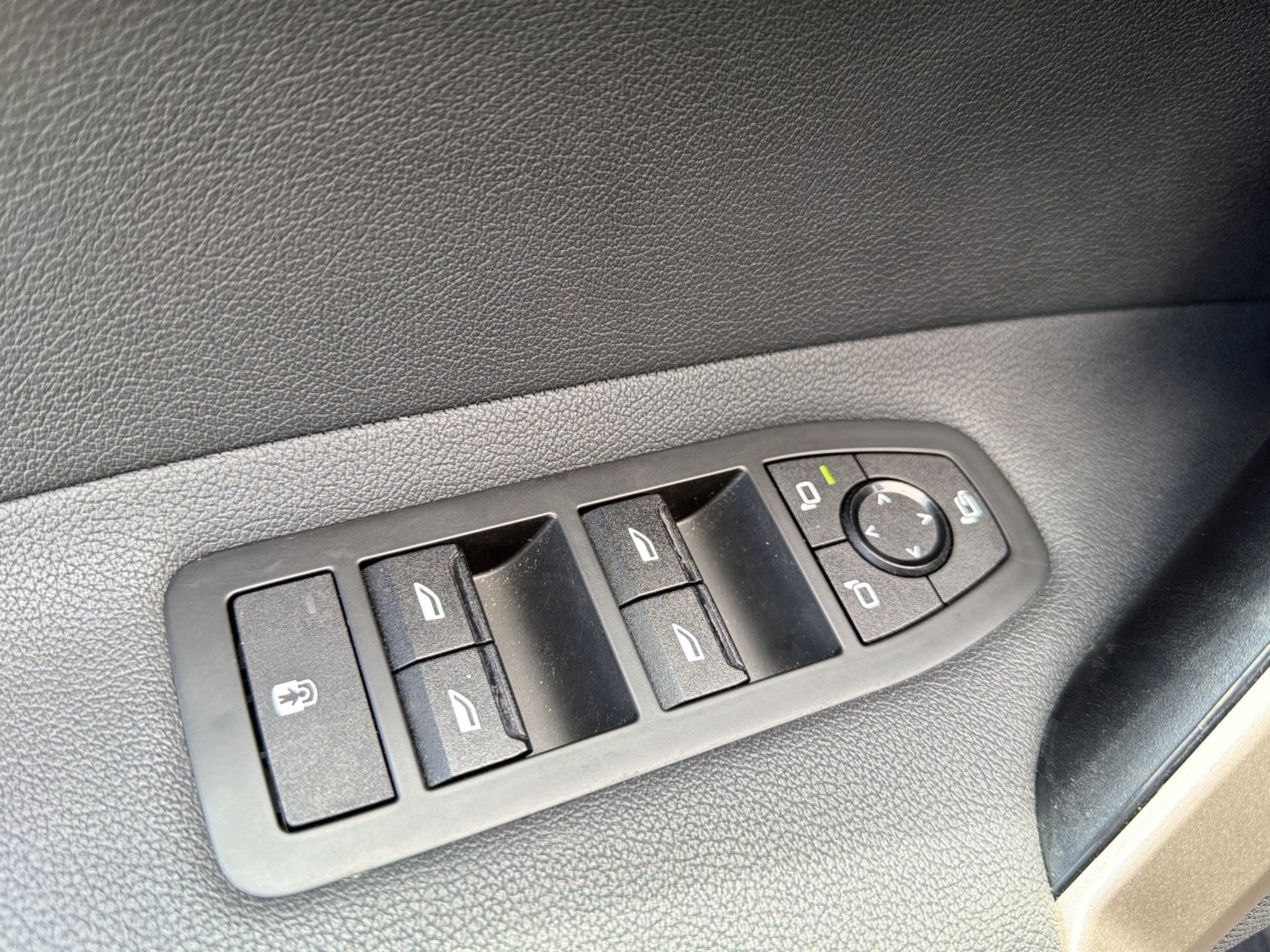 Used 2025 BMW iX xDrive50 AWD/4WD image 28