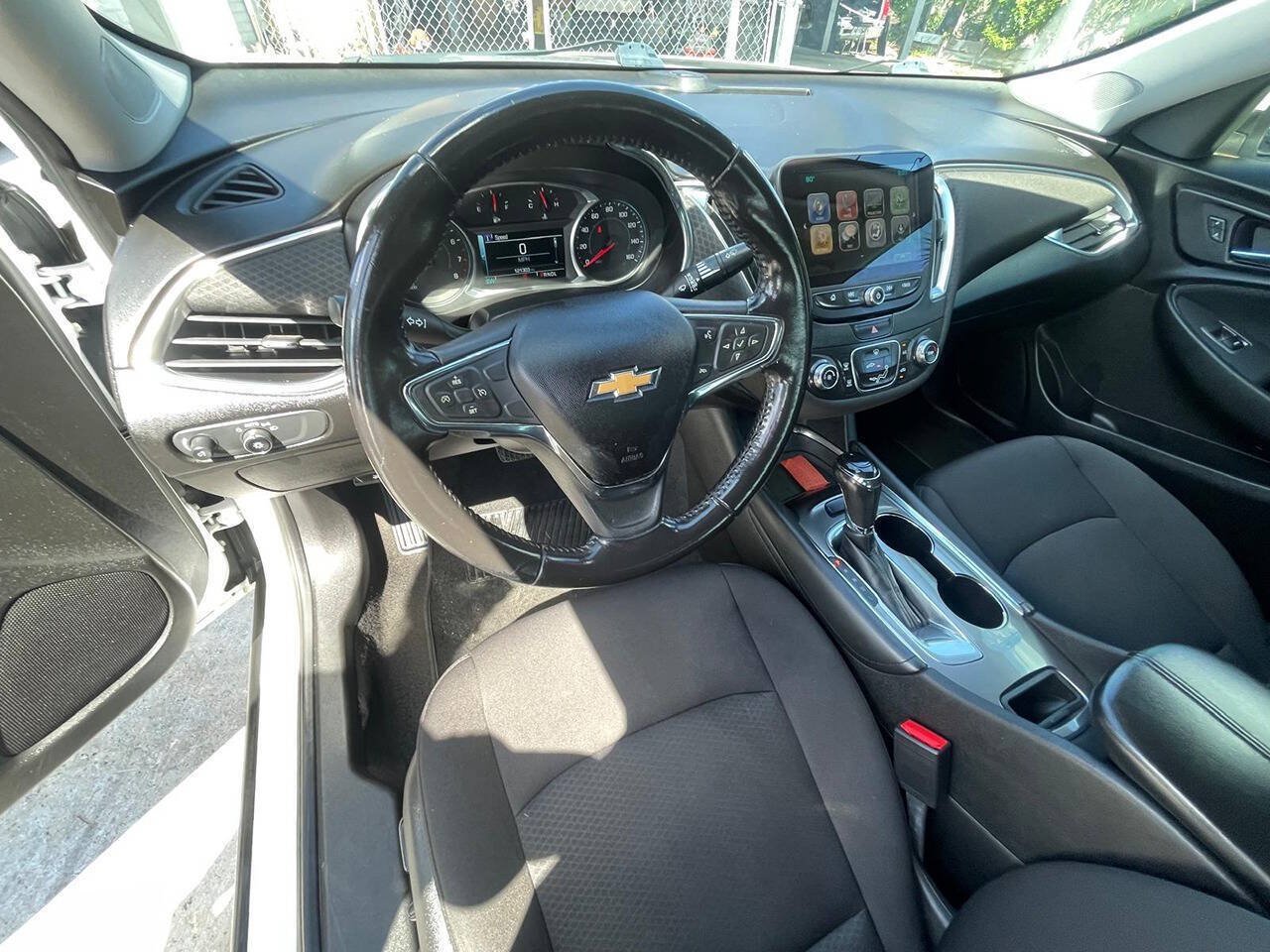Used 2018 Chevrolet Malibu LT FWD image 9