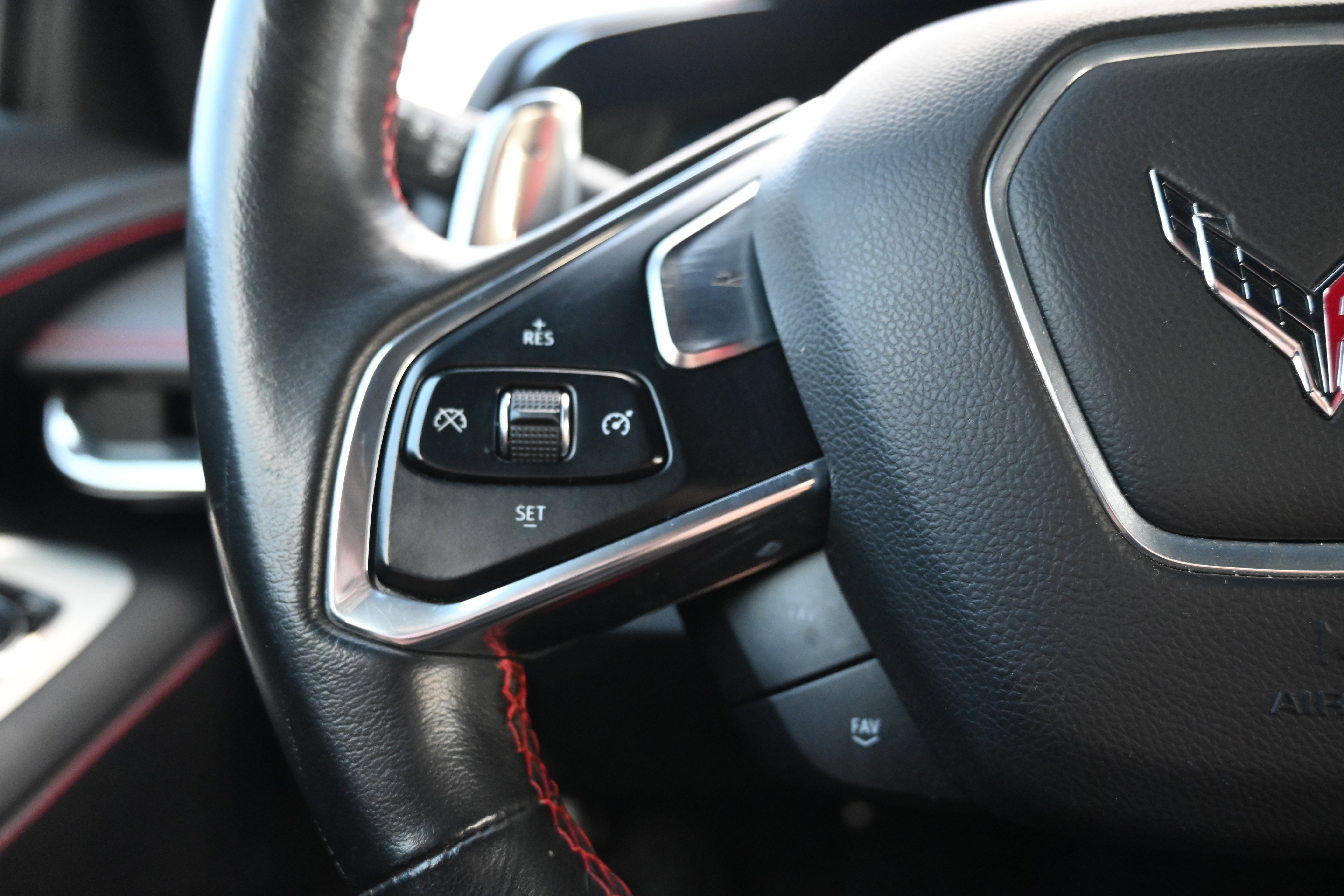 Used 2020 Chevrolet Corvette Stingray Coupe w/ 1LT image 30