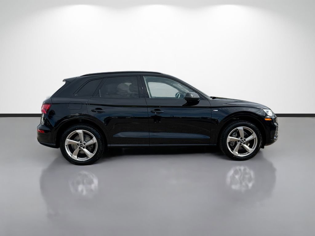 Used 2020 Audi Q5 2.0T Titanium Premium Plus w/ Premium Plus Package image 2