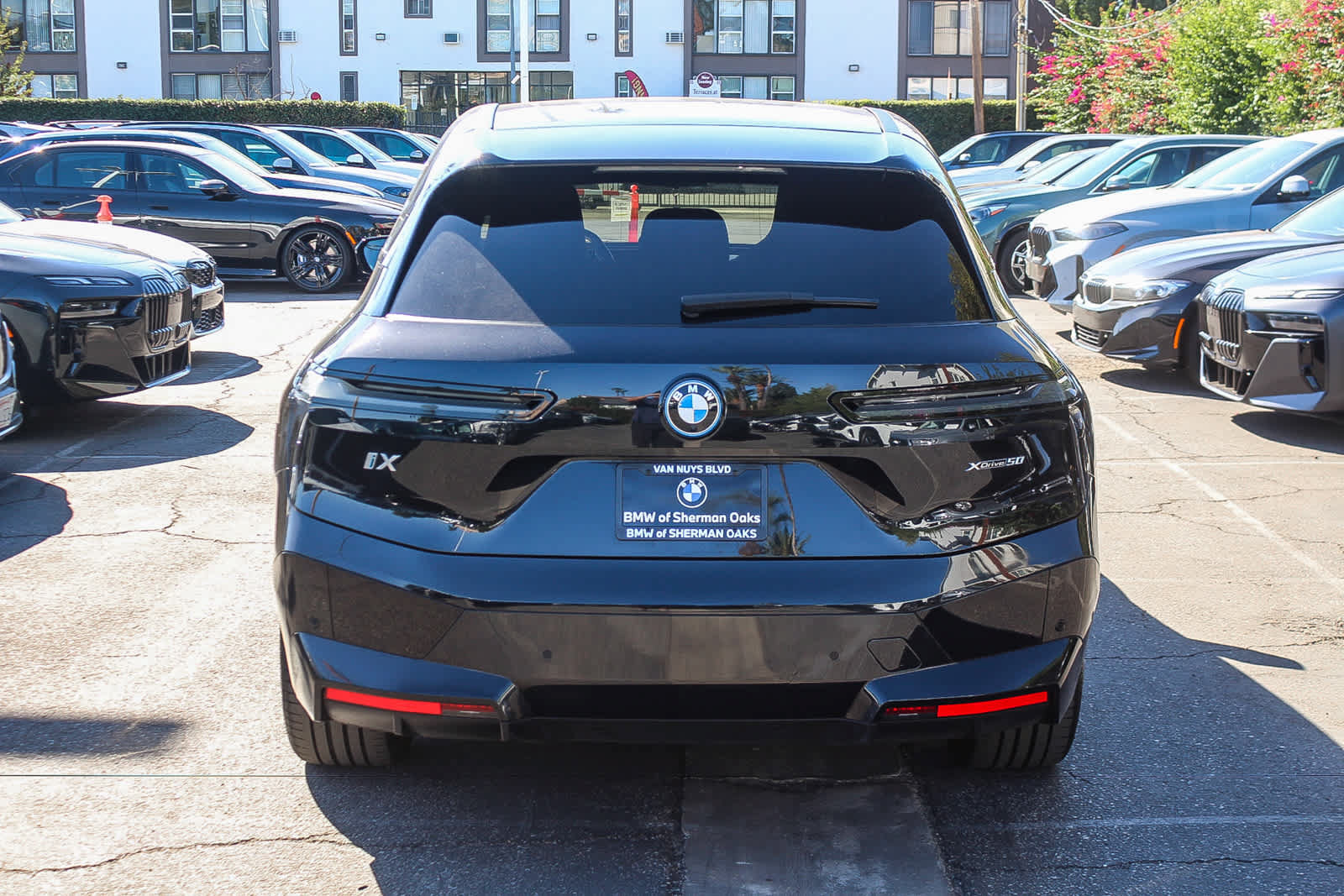 Used 2024 BMW iX xDrive50 w/ Sport Package AWD/4WD image 5