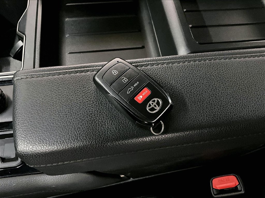 Used 2023 Toyota Tundra Limited AWD/4WD image 34