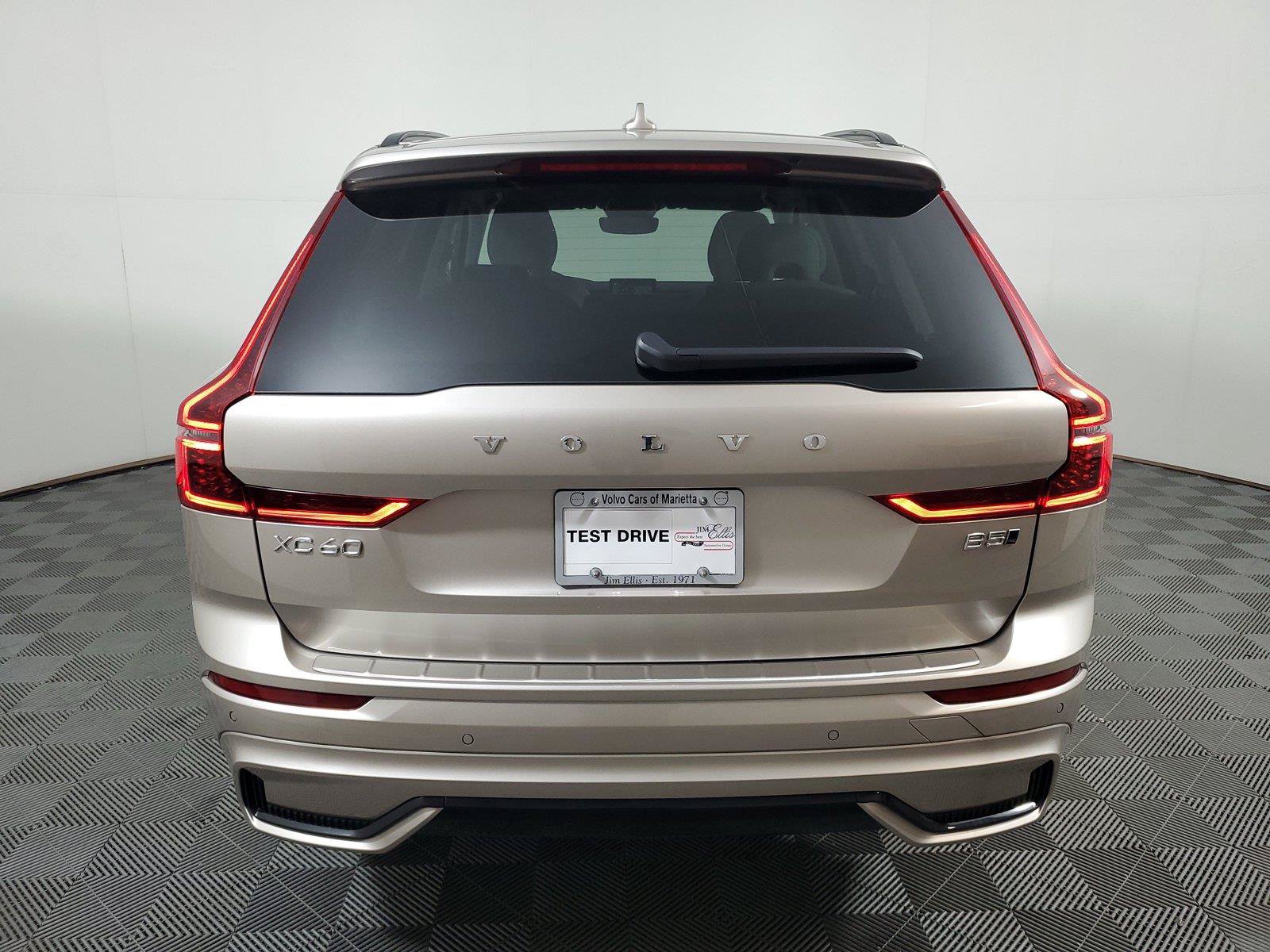 Used 2026 Volvo XC60 B5 Ultra w/ Protection Package Premier AWD/4WD image 5
