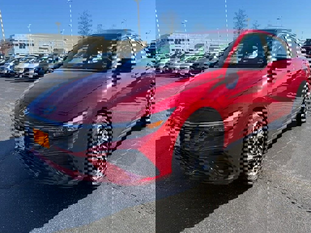 Certified 2025 Hyundai Elantra Sport image 8