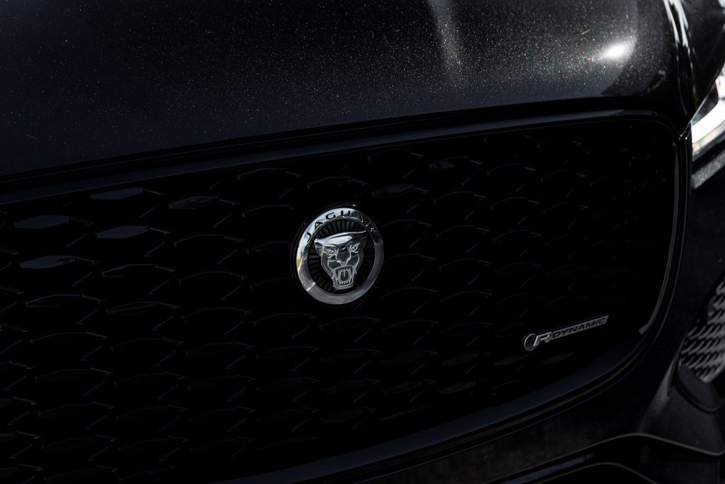 Used 2025 Jaguar F-PACE R-Dynamic S image 11
