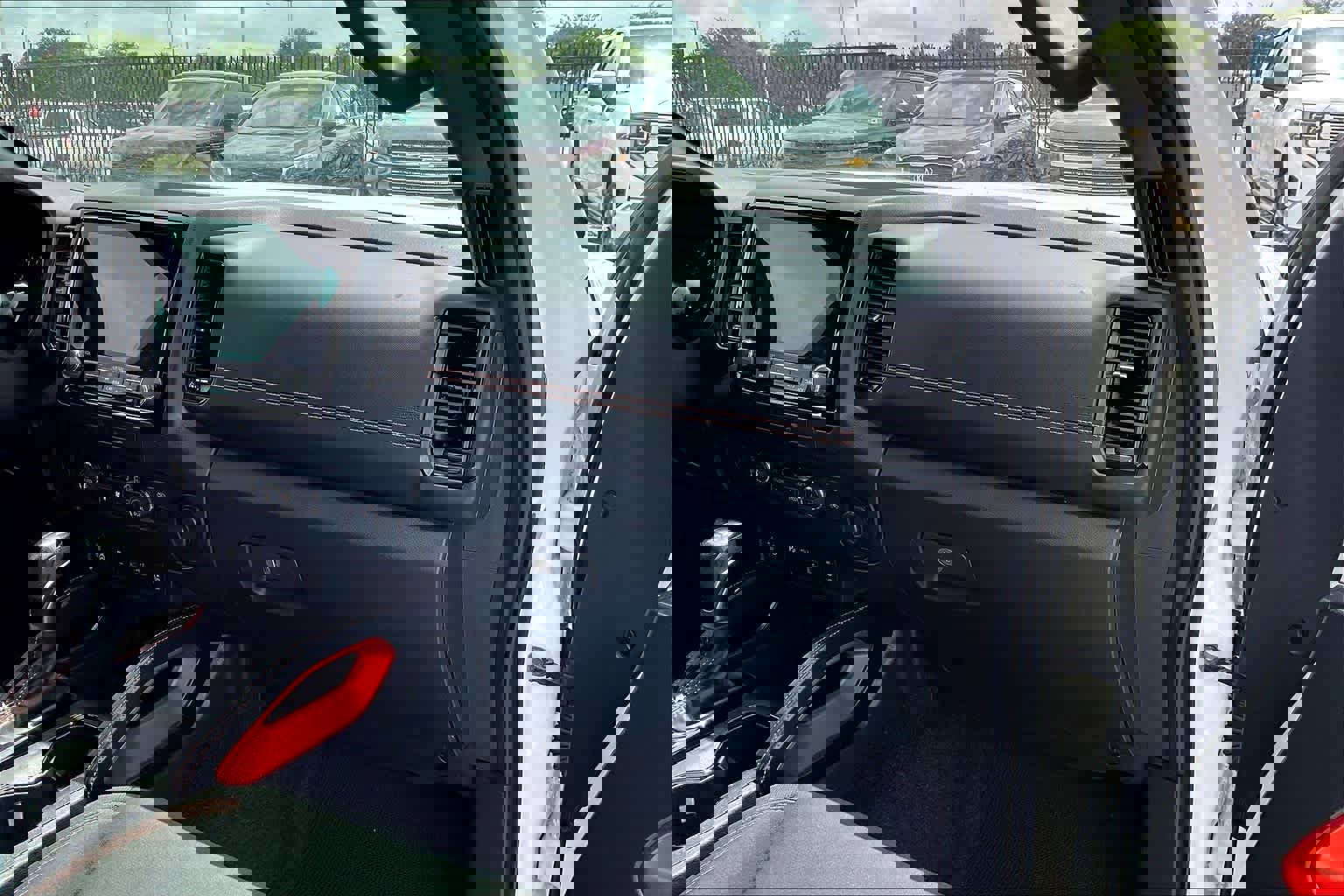 Used 2022 Nissan Frontier Pro-X image 15