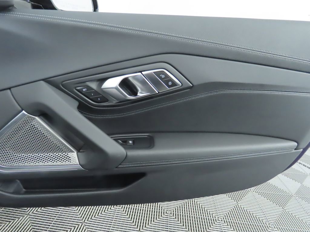 Used 2025 BMW Z4 M40i w/ Premium Package image 31