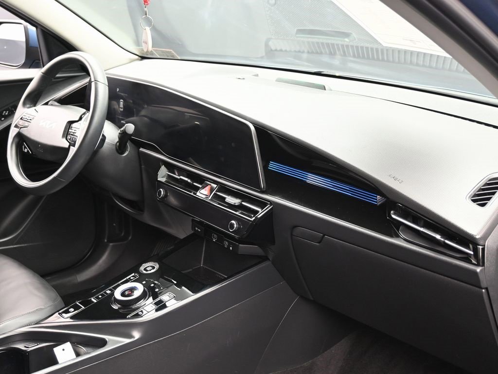 Used 2023 Kia Niro EX image 34