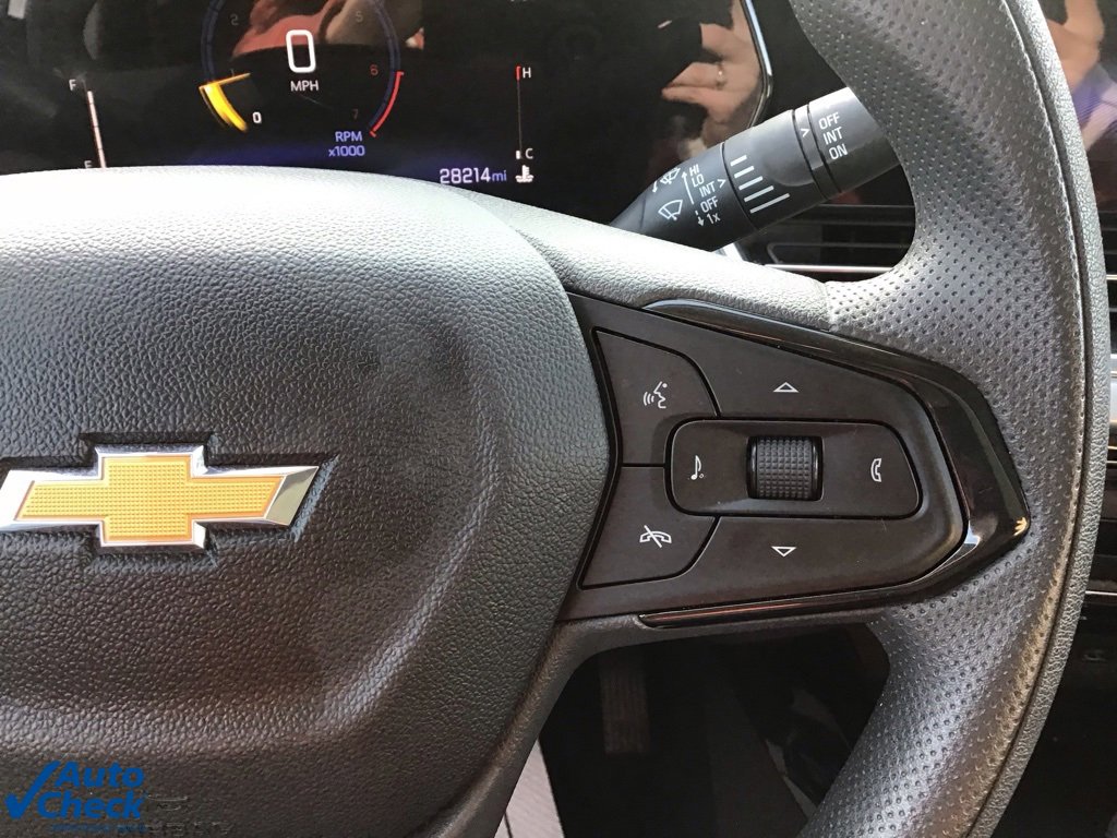 Used 2025 Chevrolet Trax LT image 28