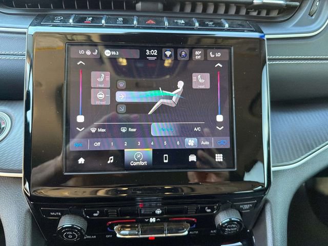 Used 2023 Jeep Grand Cherokee Laredo w/ Luxury Tech Group I AWD/4WD image 23