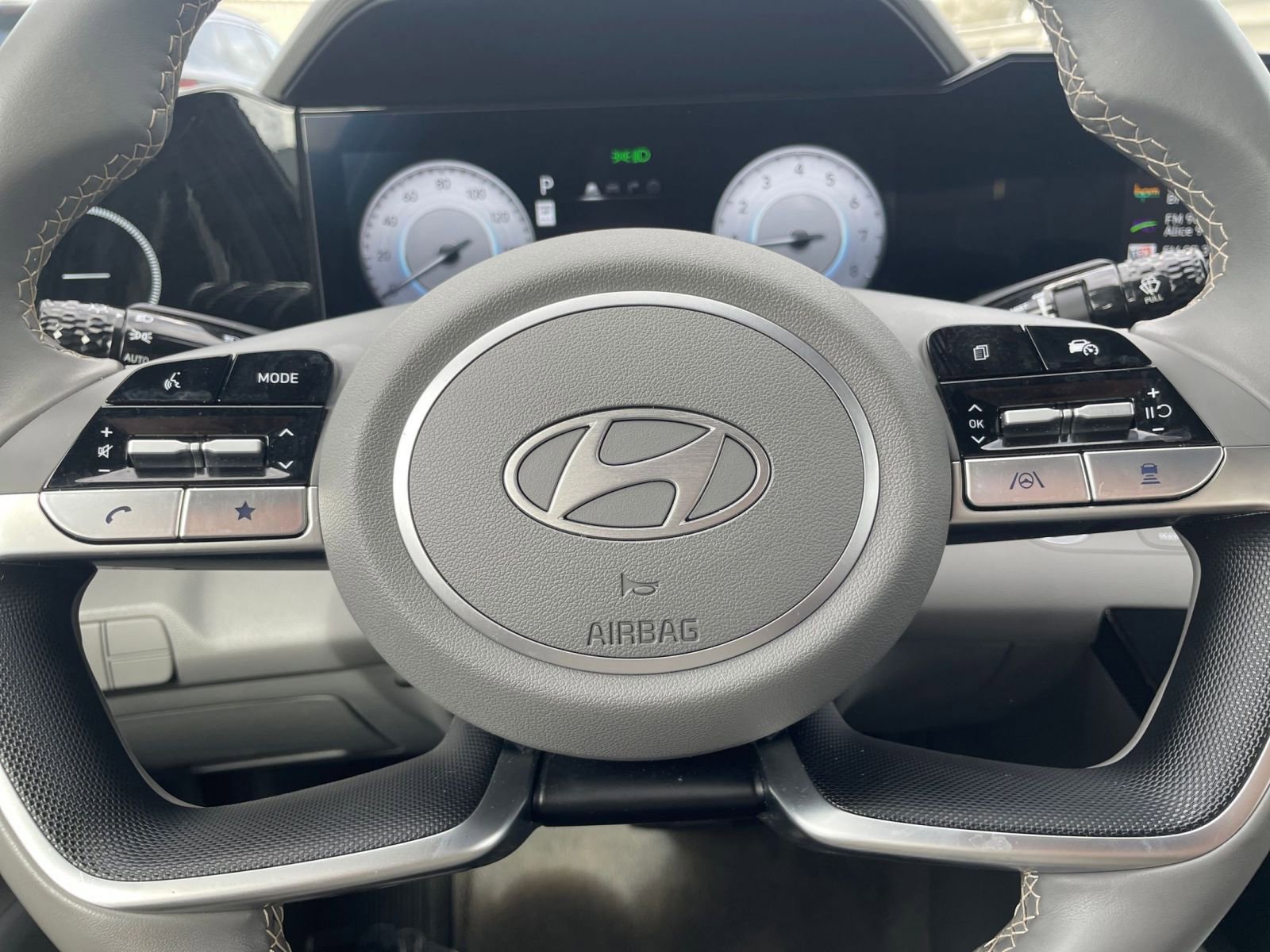 Used 2025 Hyundai Elantra SEL image 27