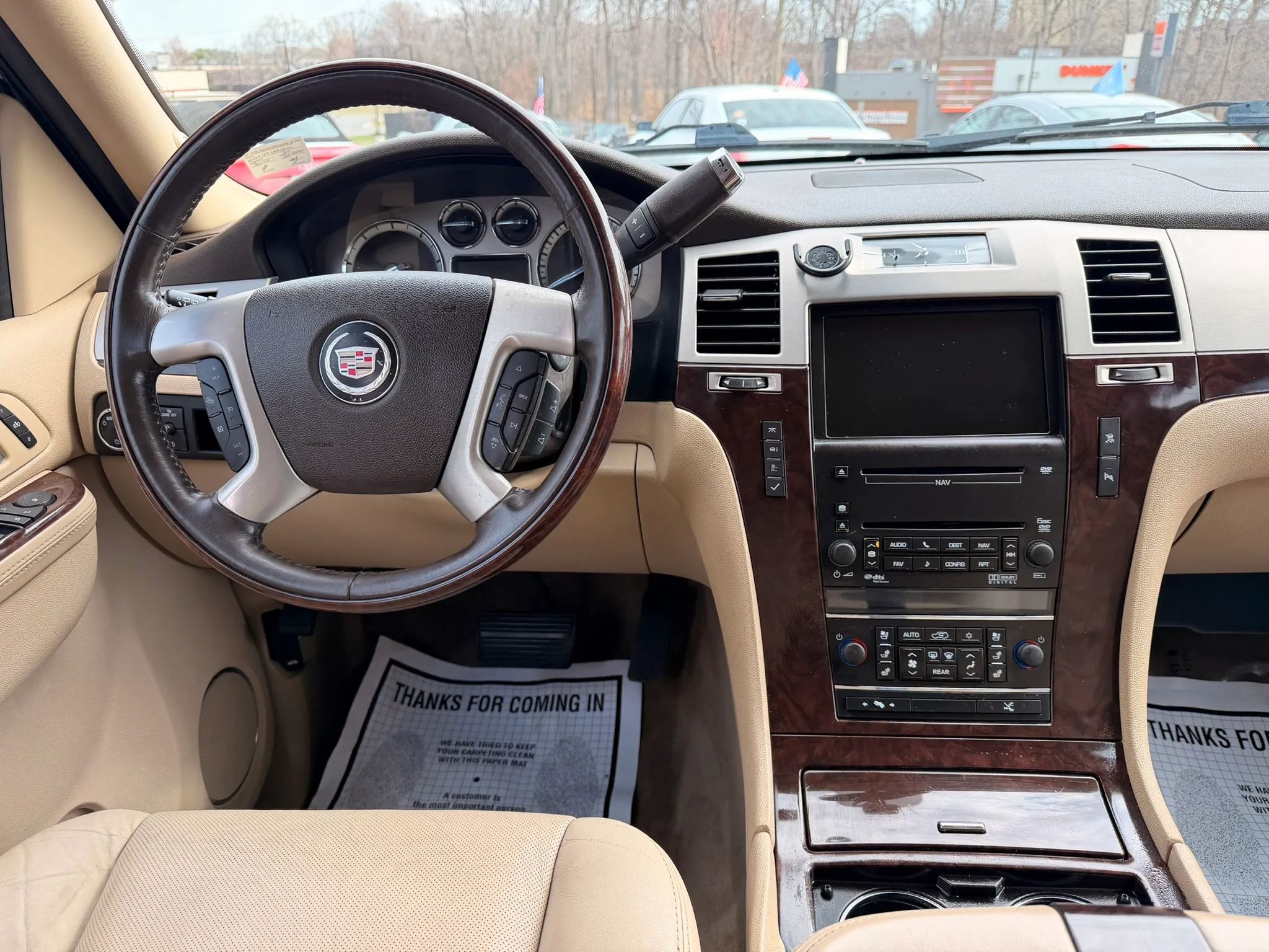 Used 2010 Cadillac Escalade Premium image 11