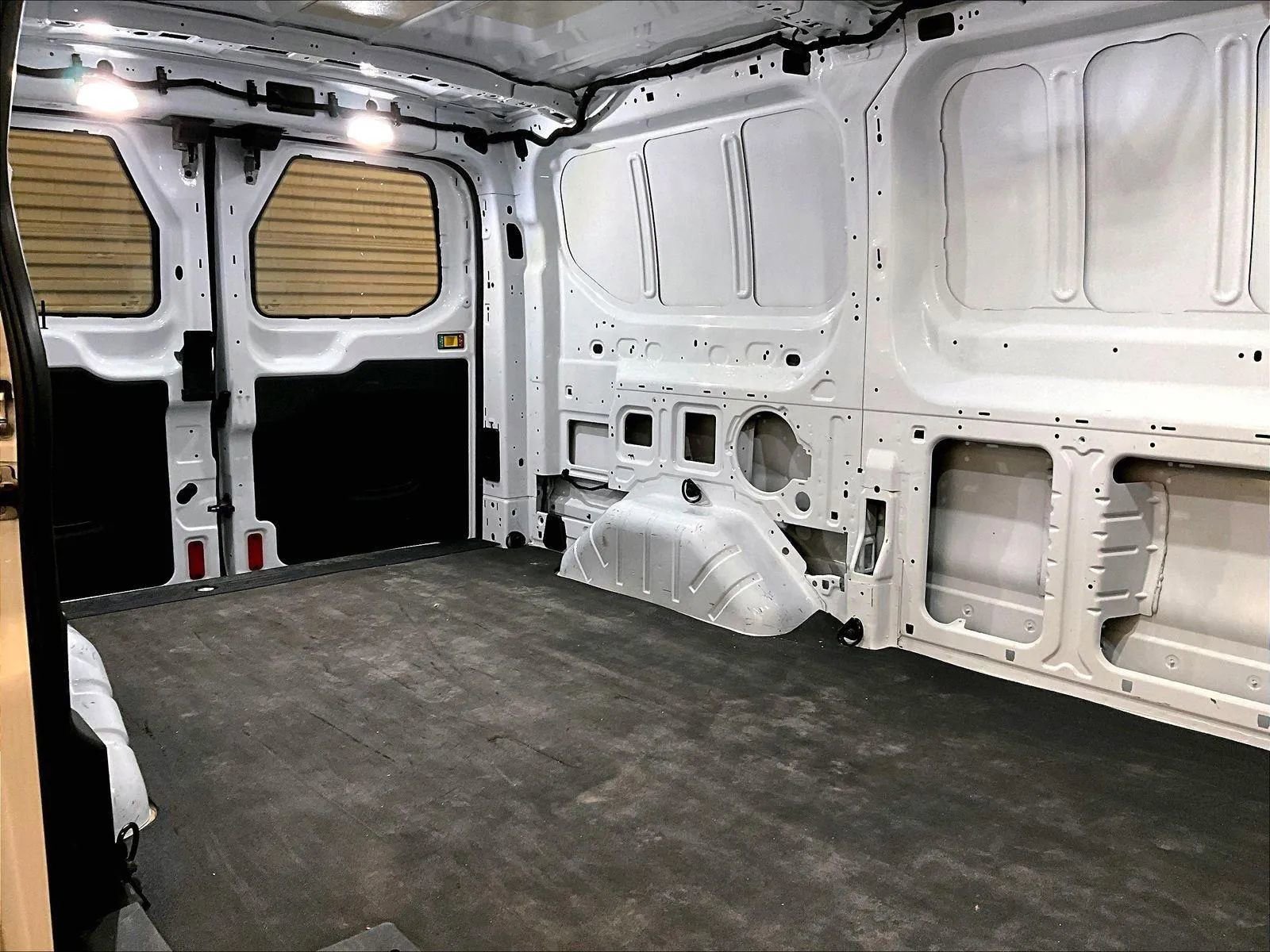 Used 2018 Ford Transit 150 130 Low Roof RWD image 31