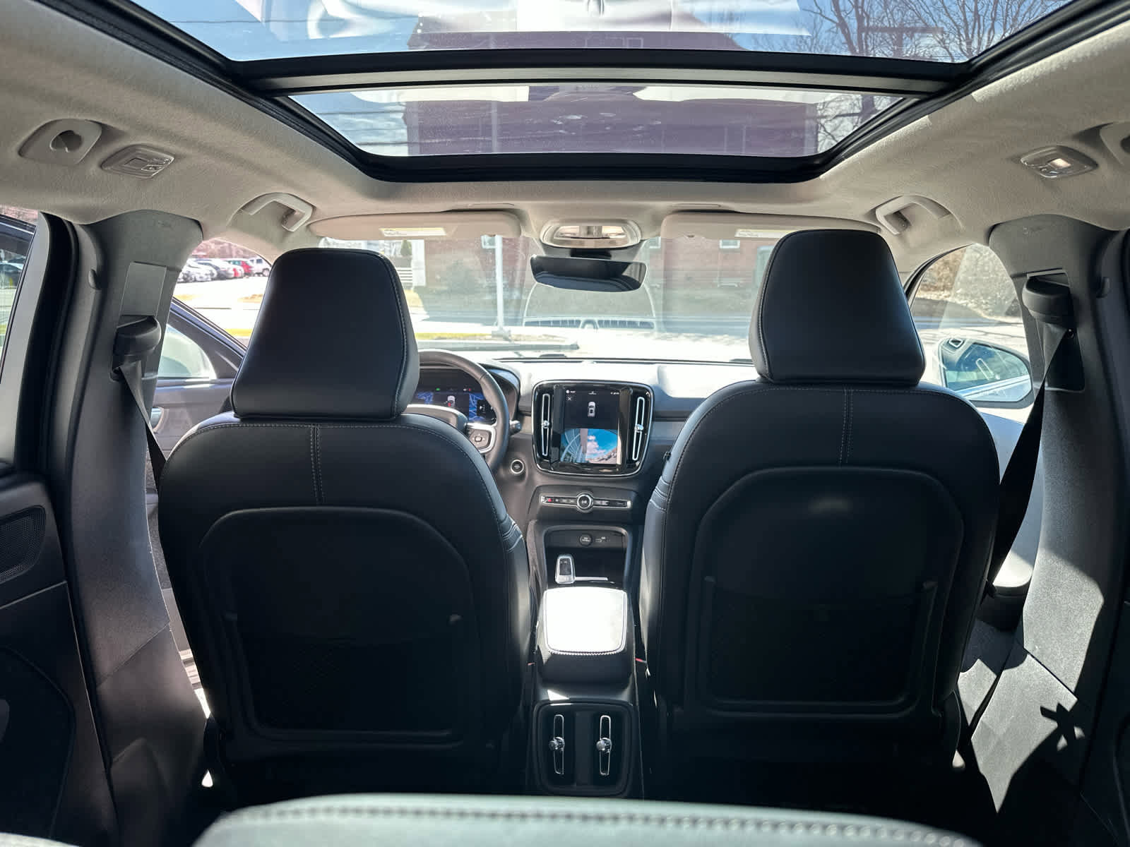 Used 2023 Volvo XC40 B5 Plus w/ Protection Package Premier image 26