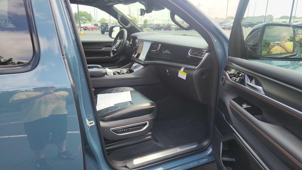 New 2026 Jeep Grand Wagoneer Summit AWD/4WD image 11