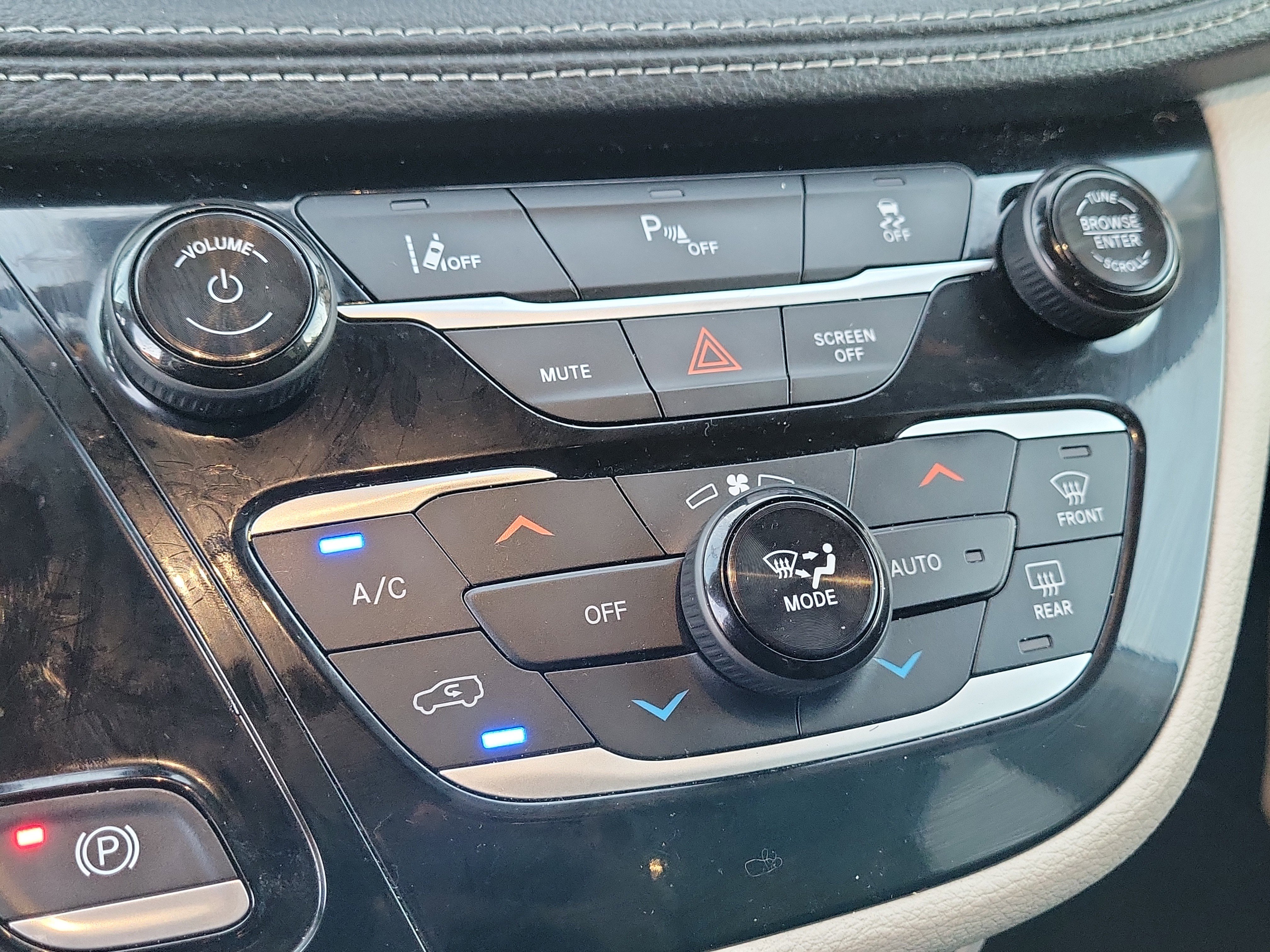 Used 2024 Chrysler Pacifica Select image 26