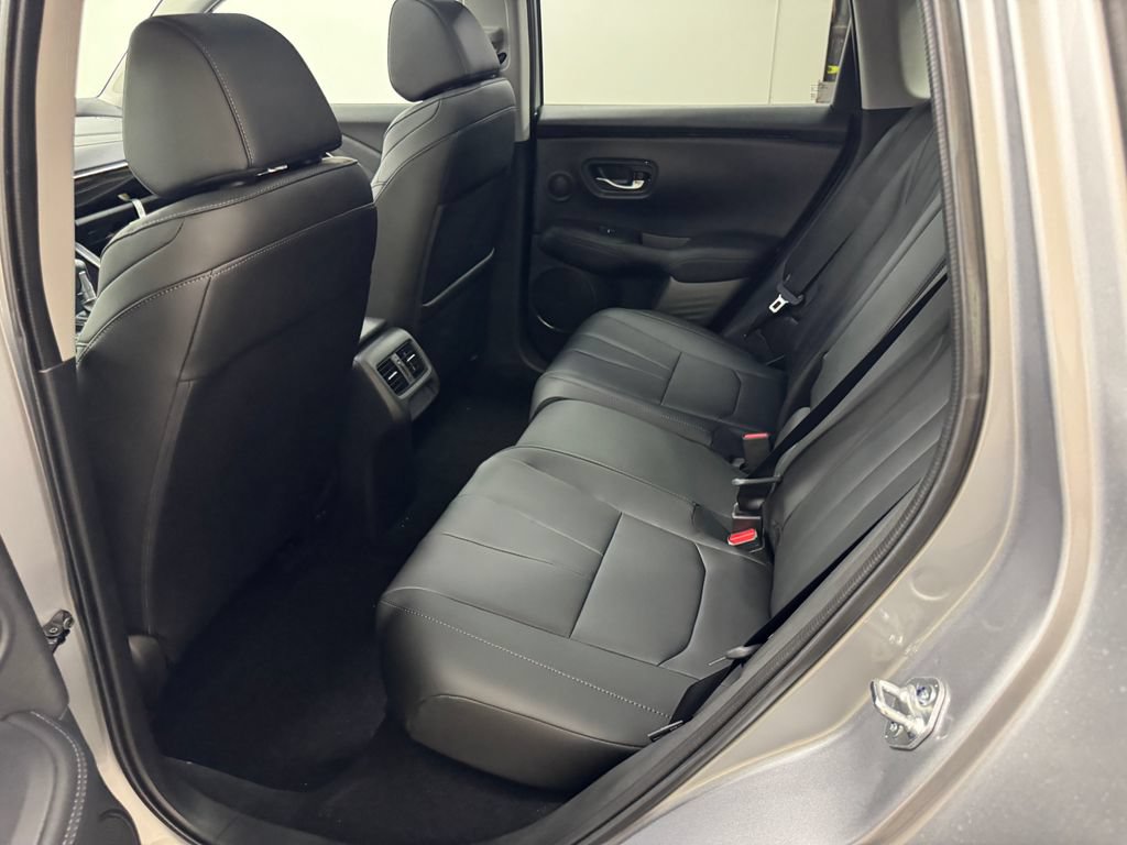 Used 2025 Acura ADX AWD image 32