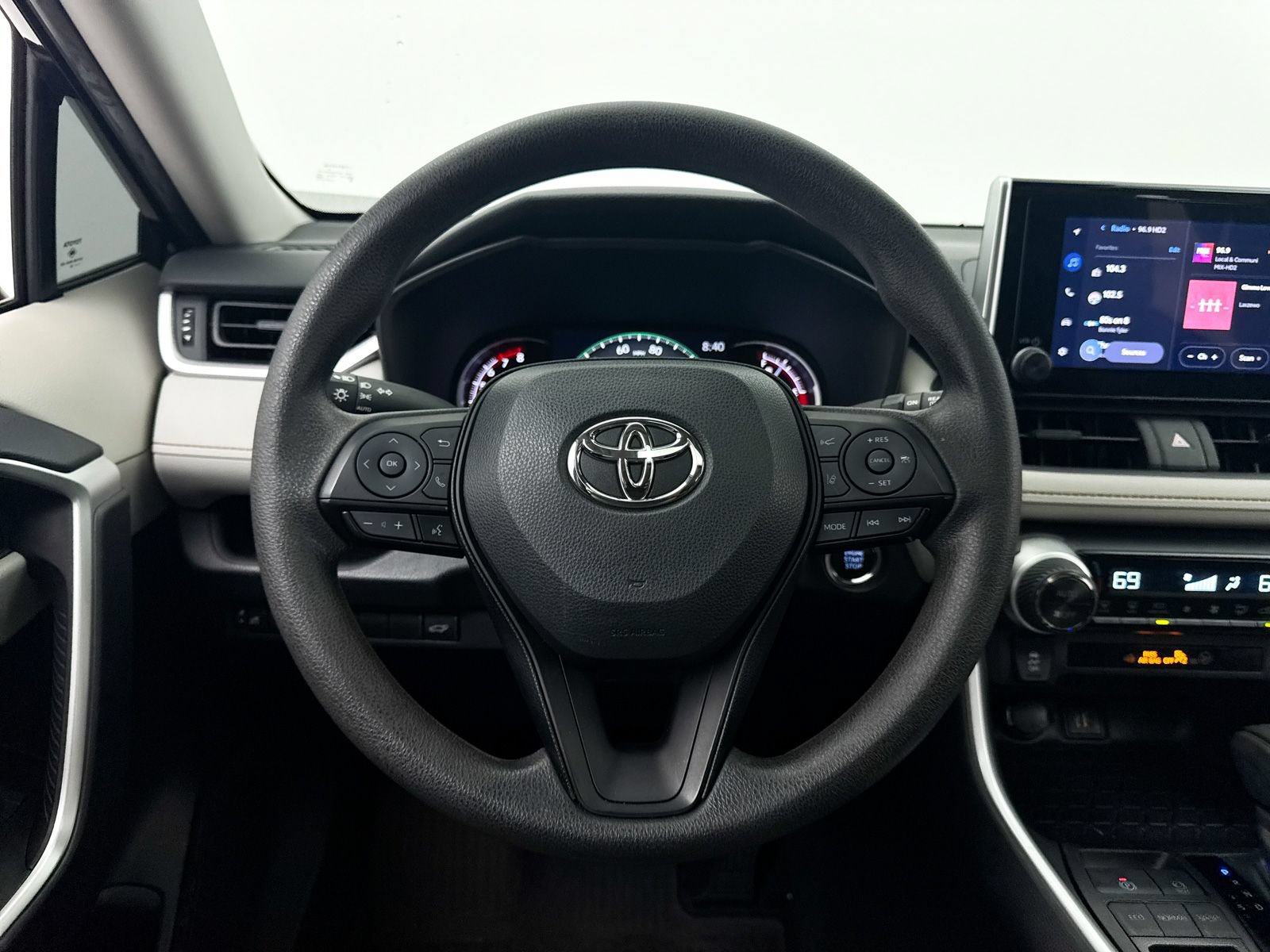 Used 2024 Toyota RAV4 XLE w/ Convenience Package FWD image 4
