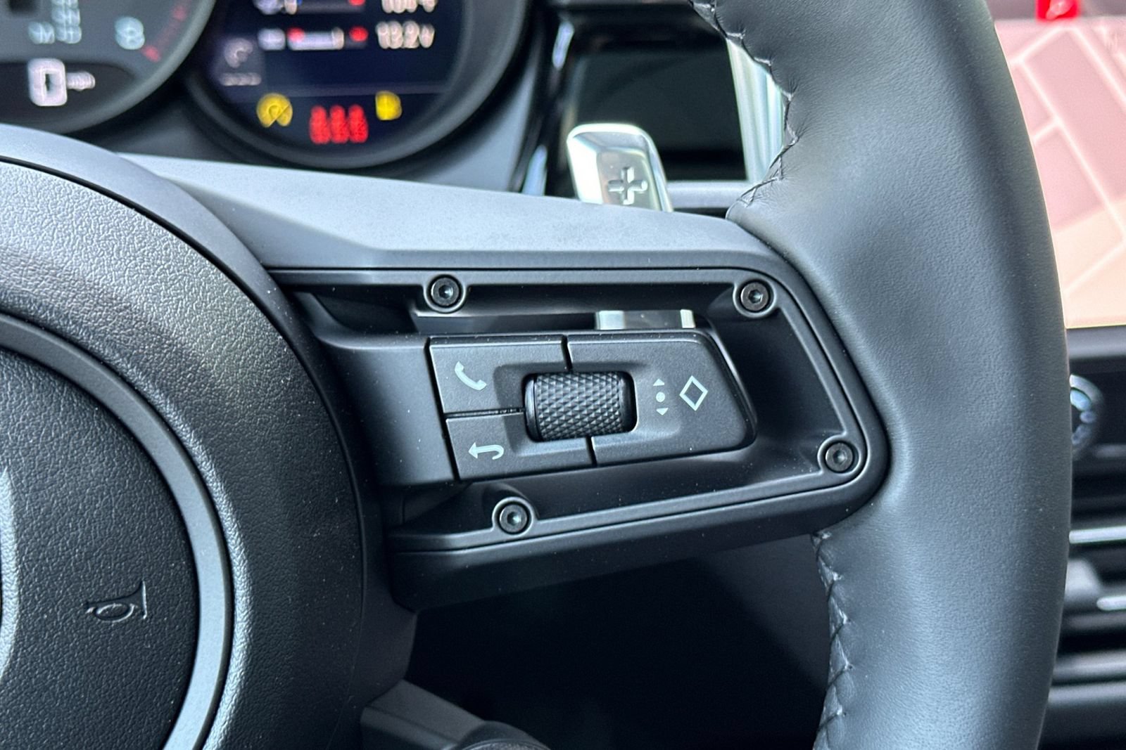 New 2026 Porsche Macan AWD/4WD image 31