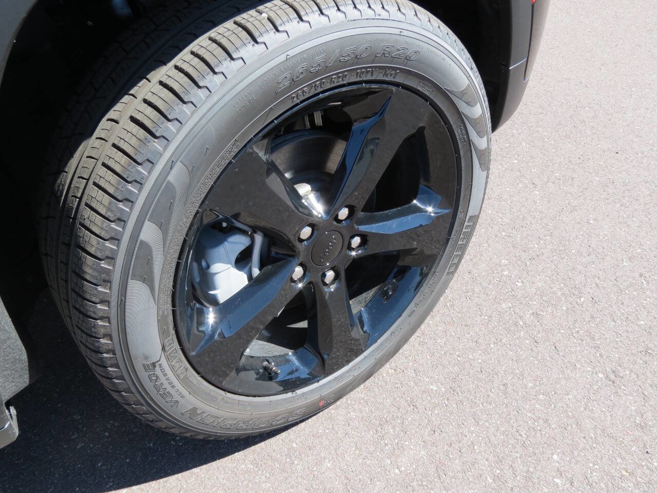 New 2024 Jeep Grand Cherokee Limited w/ Black Appearance Package image 7