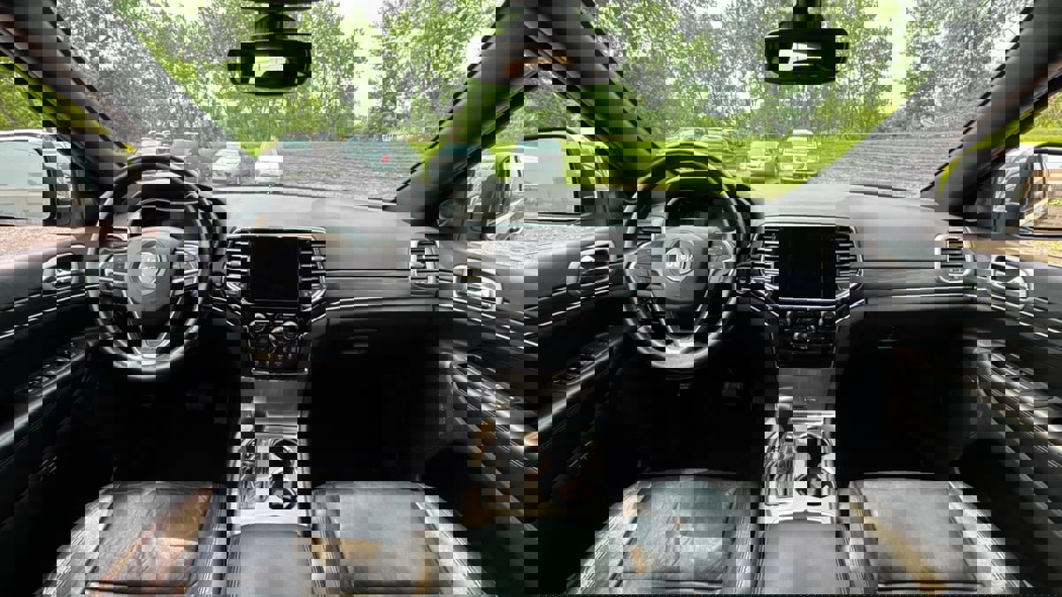 Used 2021 Jeep Grand Cherokee Limited image 27