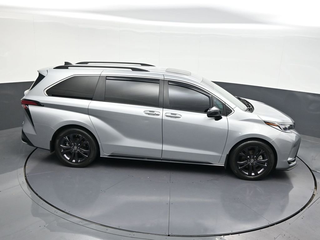 Used 2024 Toyota Sienna XSE w/ XSE Plus Package FWD image 23