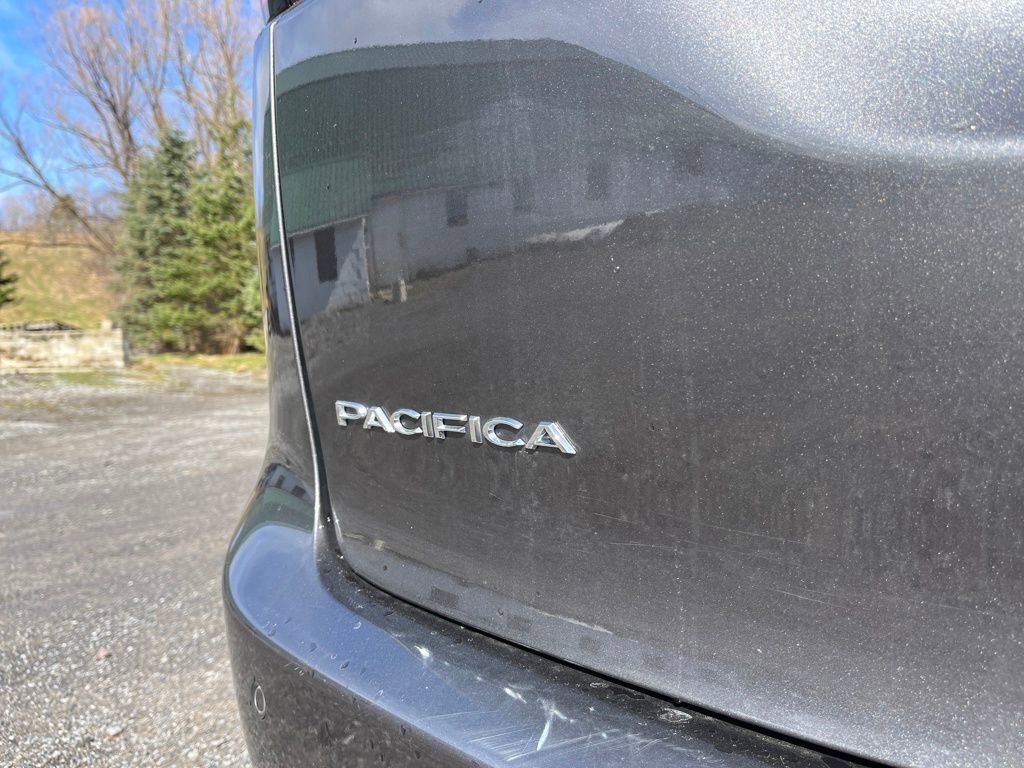 Used 2017 Chrysler Pacifica Touring-L Plus w/ Advanced Safetytec Group image 8