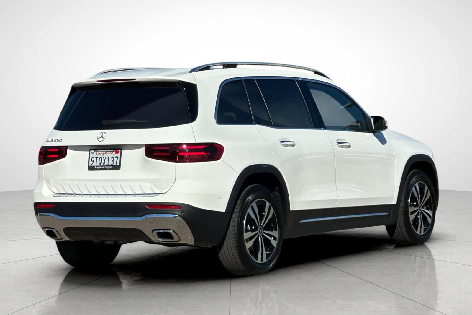 Certified 2025 Mercedes-Benz GLB 250 image 2