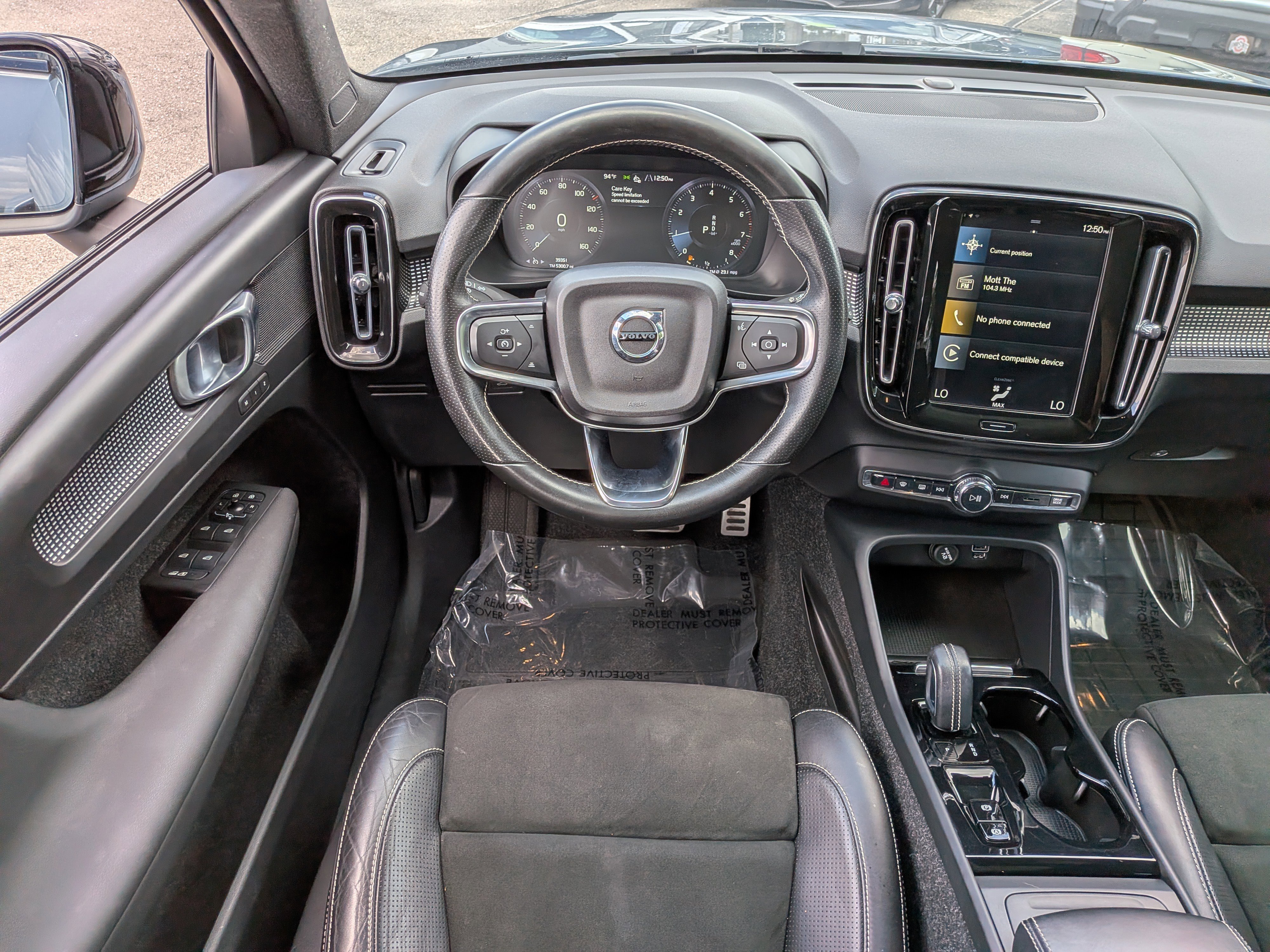 Used 2021 Volvo XC40 T4 R-Design w/ Protection Package Premier image 18