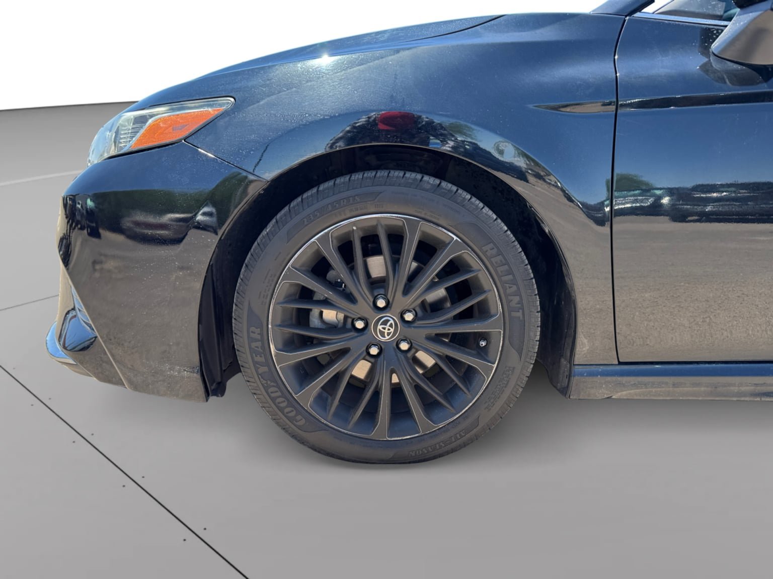 Used 2018 Toyota Camry SE w/ Convenience Package FWD image 9
