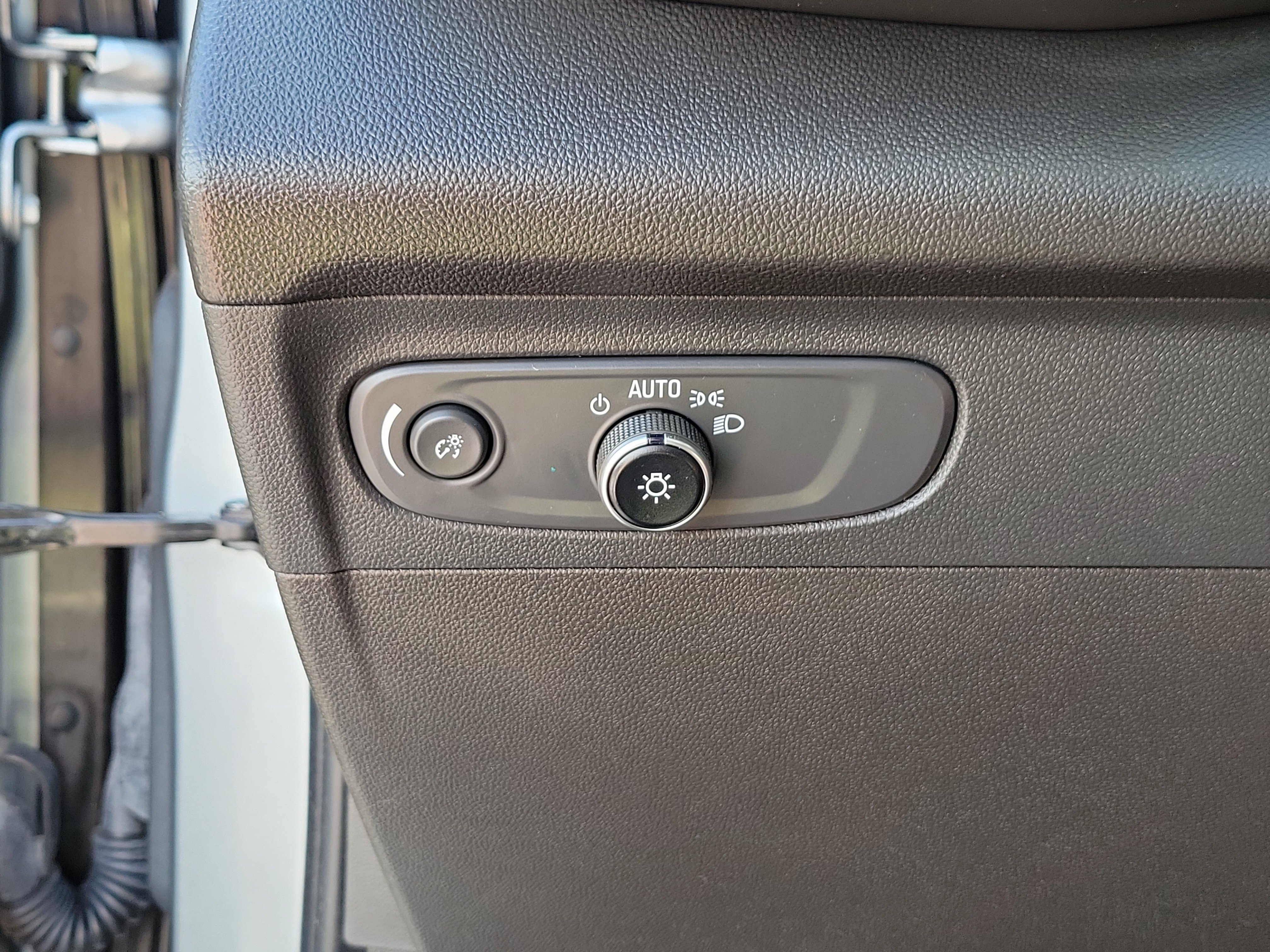 Used 2023 Buick Envision Essence FWD image 21