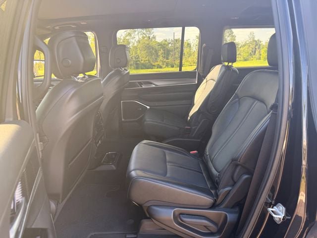 Used 2024 Jeep Wagoneer Series II AWD/4WD image 5