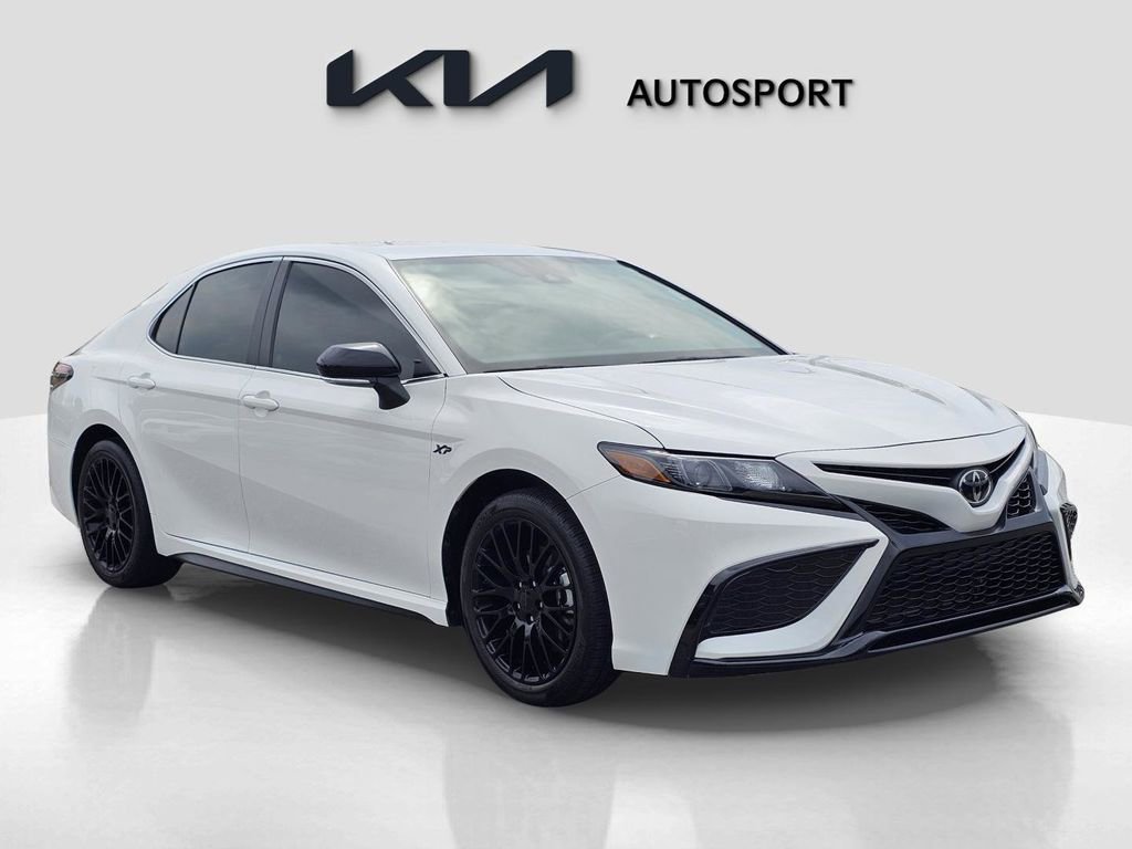 Used 2023 Toyota Camry SE image 5