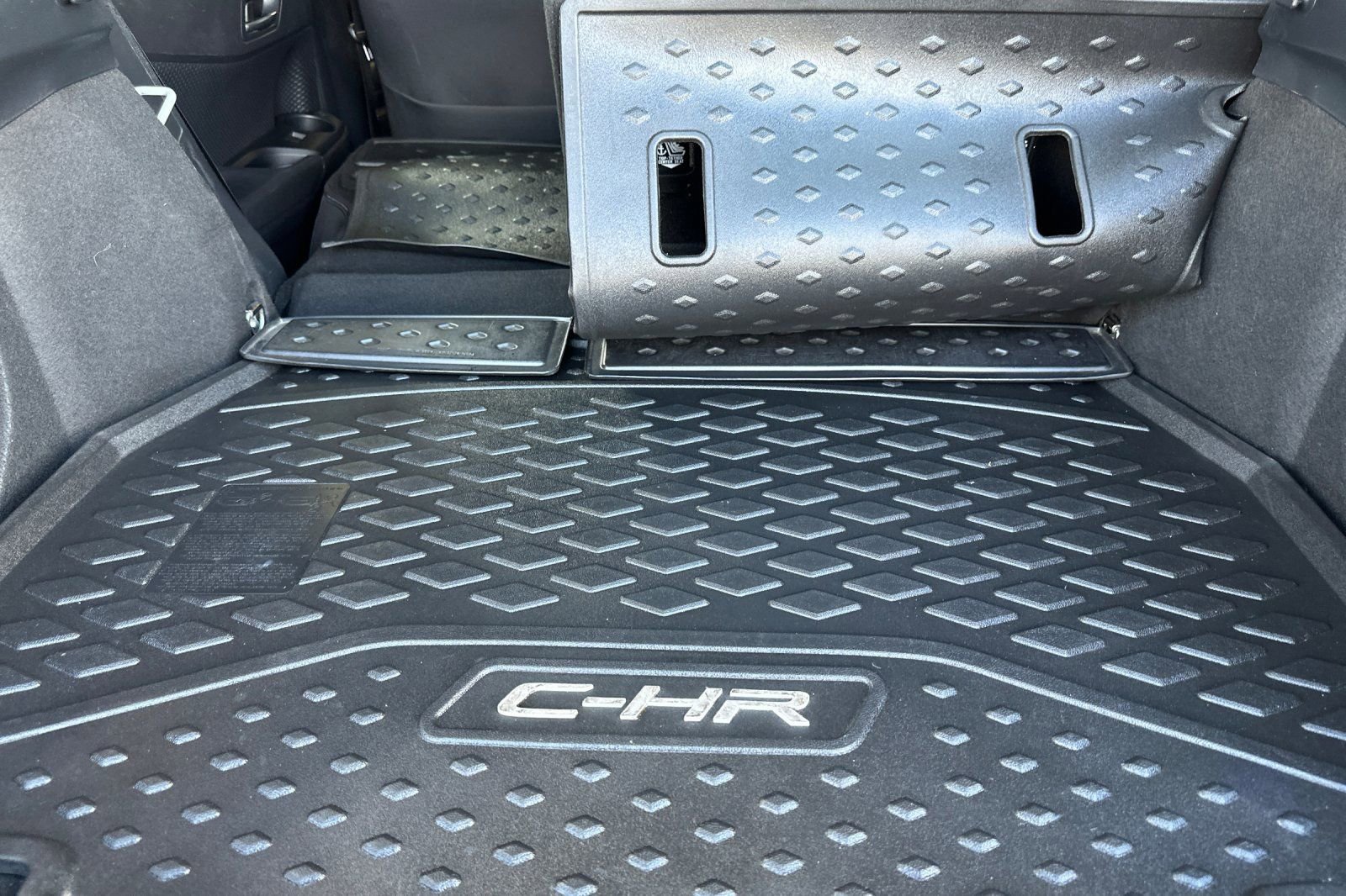 Used 2022 Toyota C-HR XLE FWD image 15