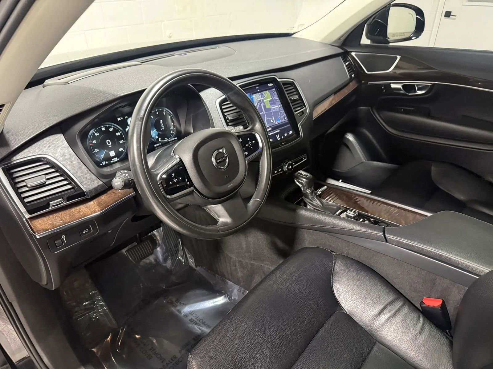 Used 2016 Volvo XC90 T6 Momentum w/ Momentum Plus Package AWD/4WD image 14