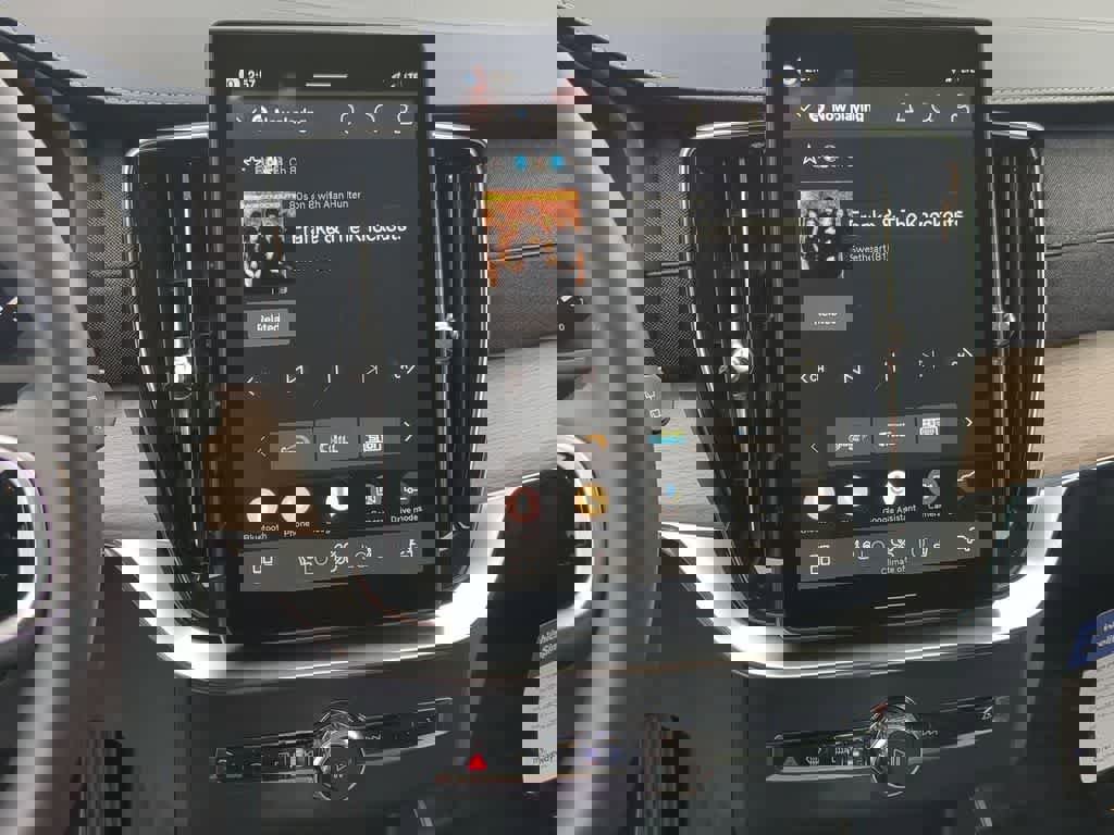 Used 2026 Volvo XC90 B6 Plus w/ Protection Package Premier image 26