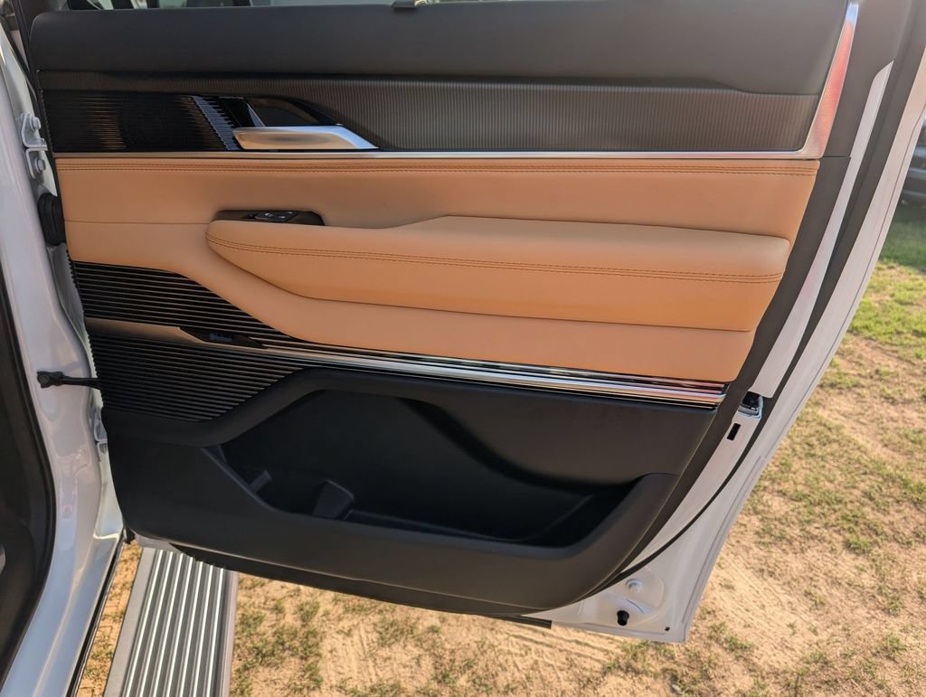 New 2026 Jeep Grand Wagoneer L Summit AWD/4WD image 31