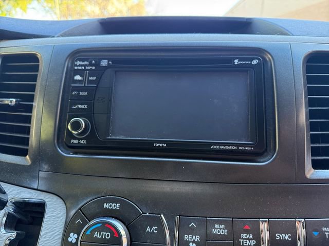 Used 2013 Toyota Sienna XLE w/ Entertainment Pkg image 21