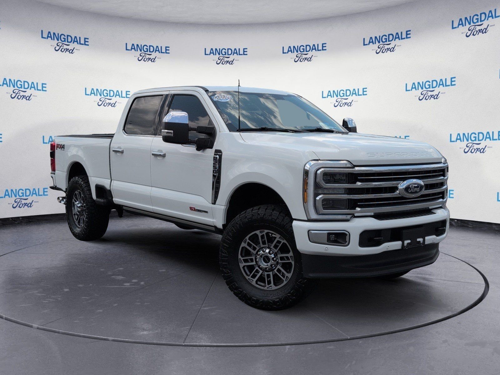 Used 2025 Ford F250 Platinum w/ Platinum Plus Package AWD/4WD video 2