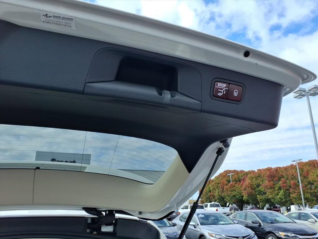 Used 2018 Mercedes-Benz GLC 300 4MATIC w/ Premium Package image 6