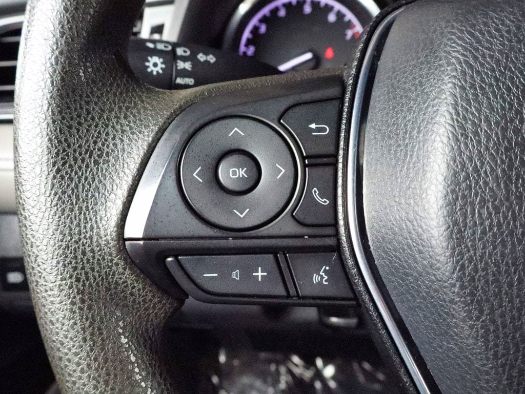 Used 2020 Toyota Camry LE FWD image 28