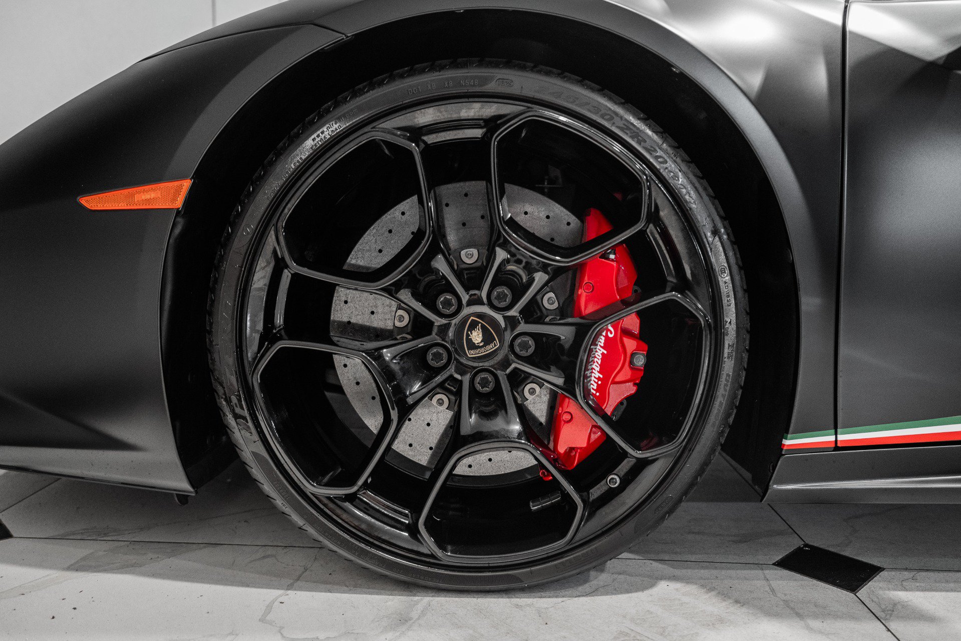 Used 2016 Lamborghini Huracan LP 610-4 AWD/4WD image 9