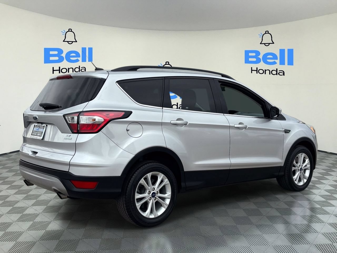 Used 2018 Ford Escape SE FWD image 6