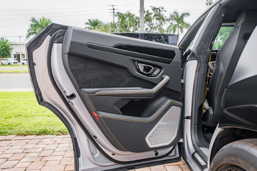 Used 2023 Lamborghini Urus S AWD/4WD image 33
