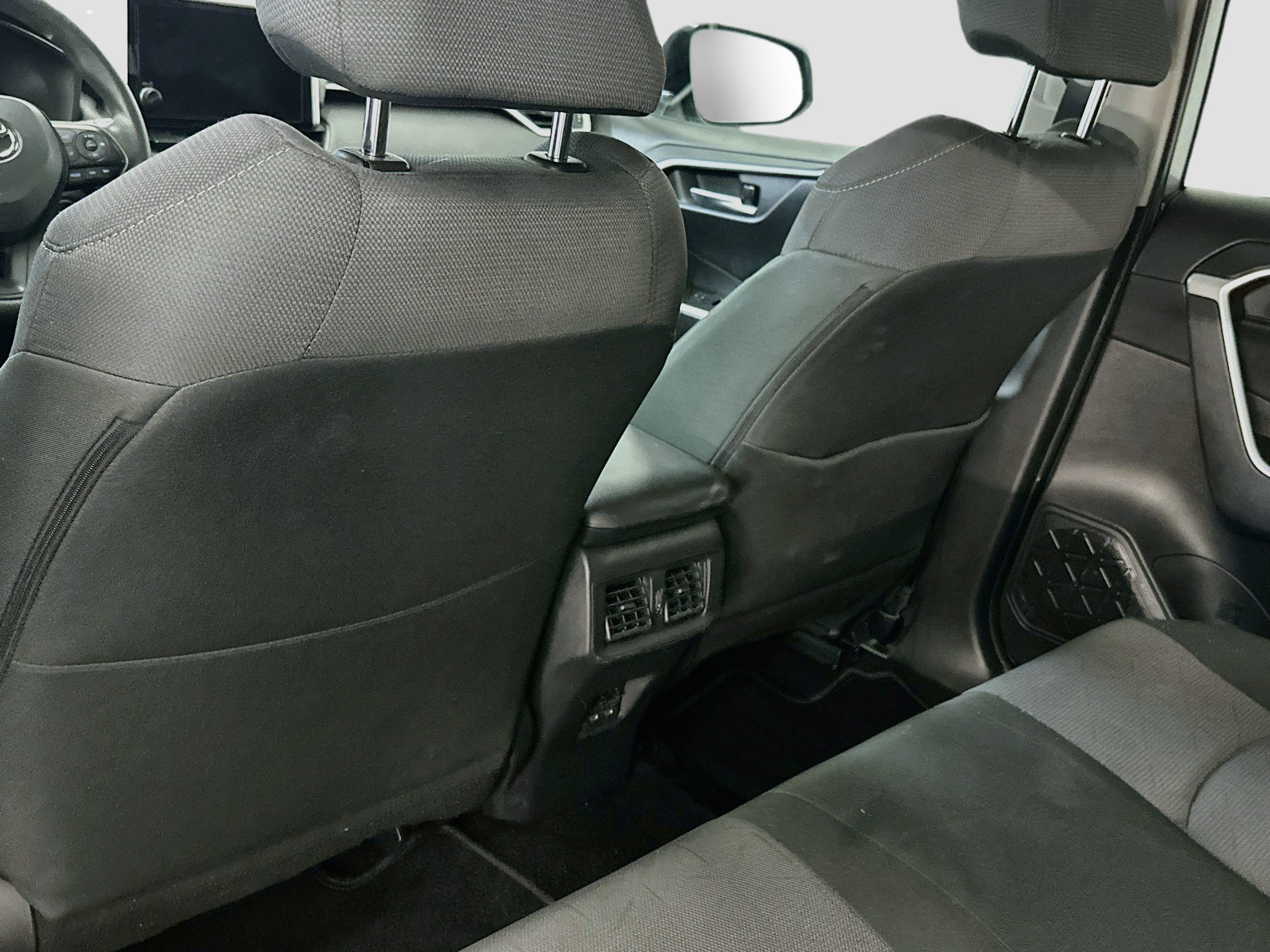 Used 2025 Toyota RAV4 XLE AWD/4WD image 28