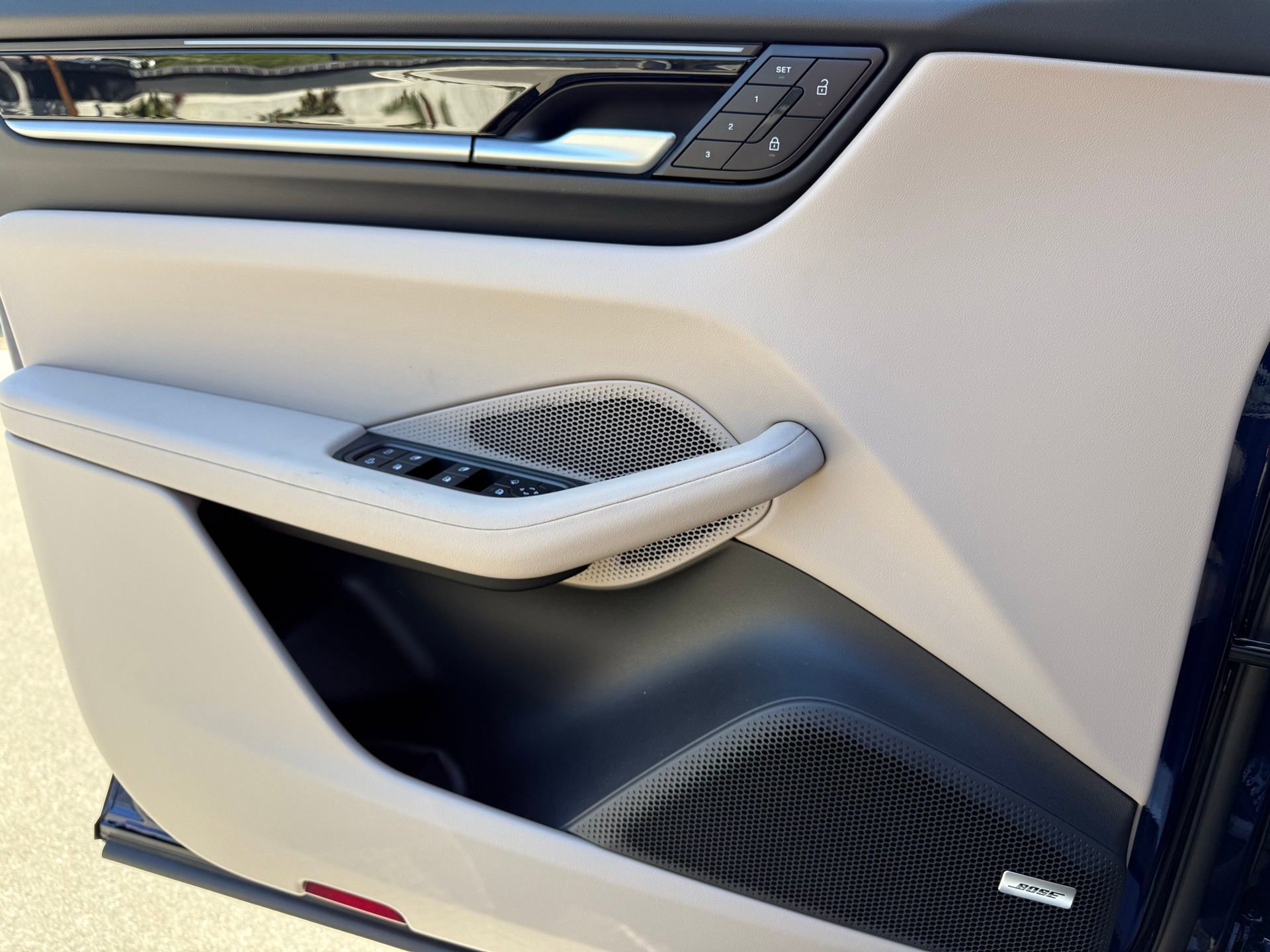 Used 2025 Porsche Macan Electric image 24