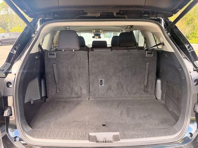 Used 2025 Toyota Highlander LE FWD image 18
