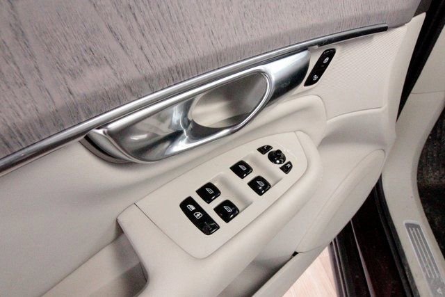 Used 2025 Volvo XC90 B6 Ultra w/ Protection Package image 13